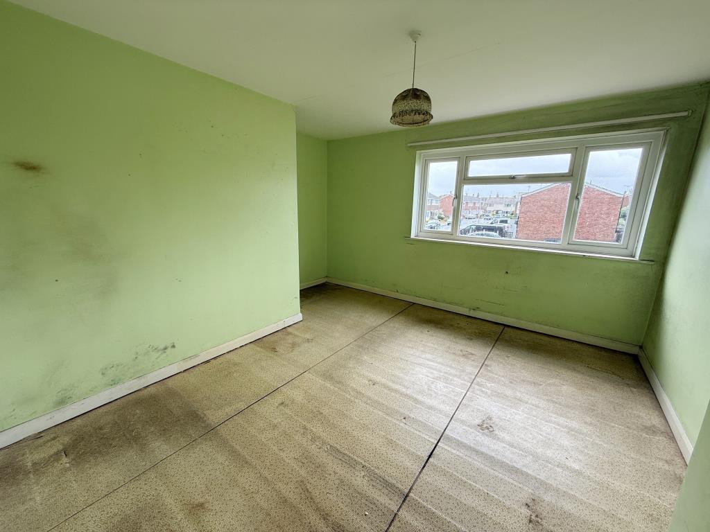 Lot: 170 - THREE-BEDROOM HOUSE FOR REFURBISHMENT - Bedroom two